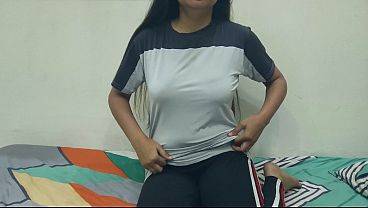 Step sister Ne step brother ko mana hi liya Step-sister seduced him