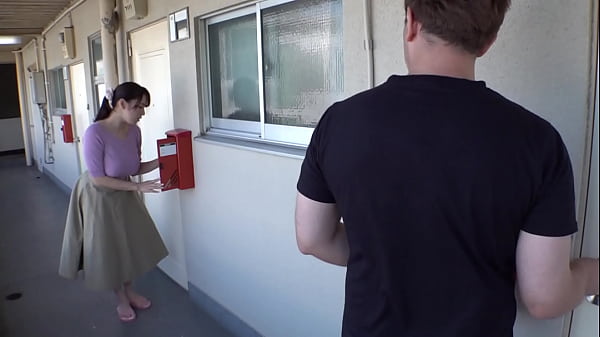 https://bit.ly/3AanFVg 他人の視線を全く気にしないムッチムチ薄着巨乳！視線に気付いた巨乳美人の卑猥なお誘い…隣人のエロ過ぎる谷間に勃起発情！【パート1】