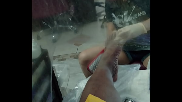 Bikini wax legs and toes