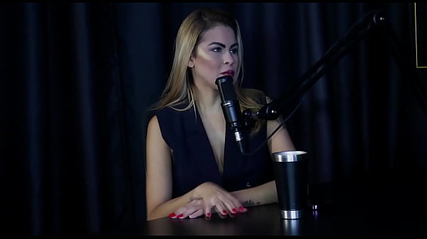 Começou em uma boate, fez um fetiche estranho, gosta de ser dominadora, já sofreu e é bissexual – Evelyn Buarque (SHEER/RED)