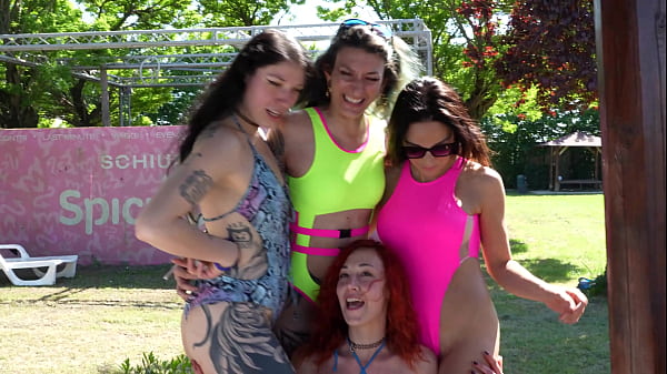 Dietro le quinte, Festa e Orgia in piscina. Video completo sulla mia pagina Red