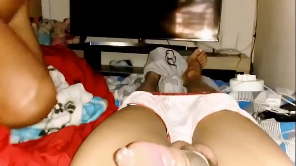 Cunhadinha caçula com a buceta pequenina quase não entra o meu pau